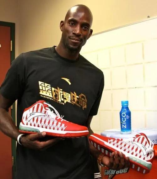 国内品牌签约的NBA球星一览，汤普森十年8000万美元性价比最高