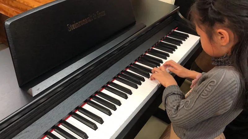 钢琴老师月薪,钢琴老师工资2000少吗