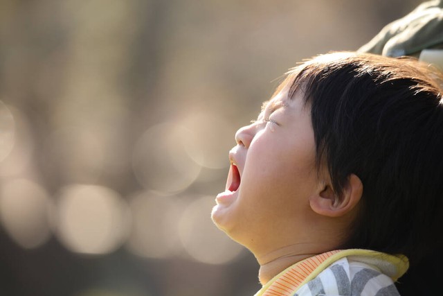 她58岁退休工资8000，外孙说：让我留这儿吧，我很乖，我能带妹妹