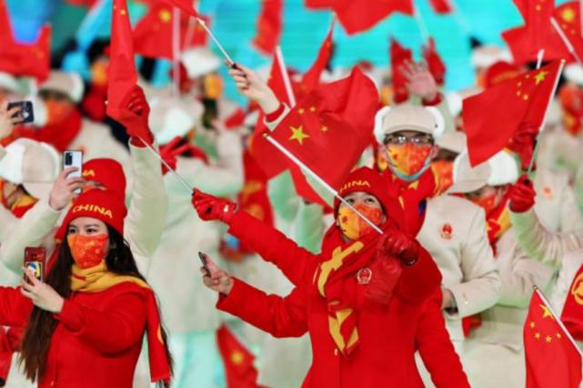 冬奥会开幕式羽绒服火出圈,冬奥会开幕式羽绒服大比拼