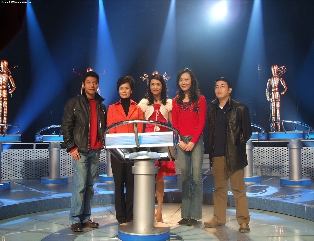 *养包**女大学生，口无遮拦被除名，前央视主持人阿丘现已走向末路