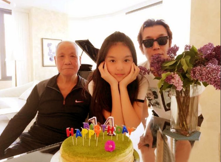 哈文悼念李咏完整版,李咏离开已经两年哈文过得还好吗