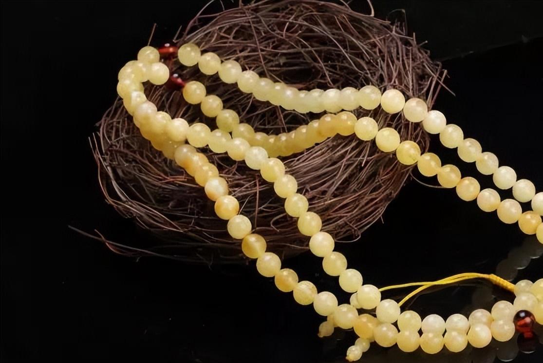 蜜蜡手串的保养方法和注意事项,蜜蜡该怎么保养最好用呢