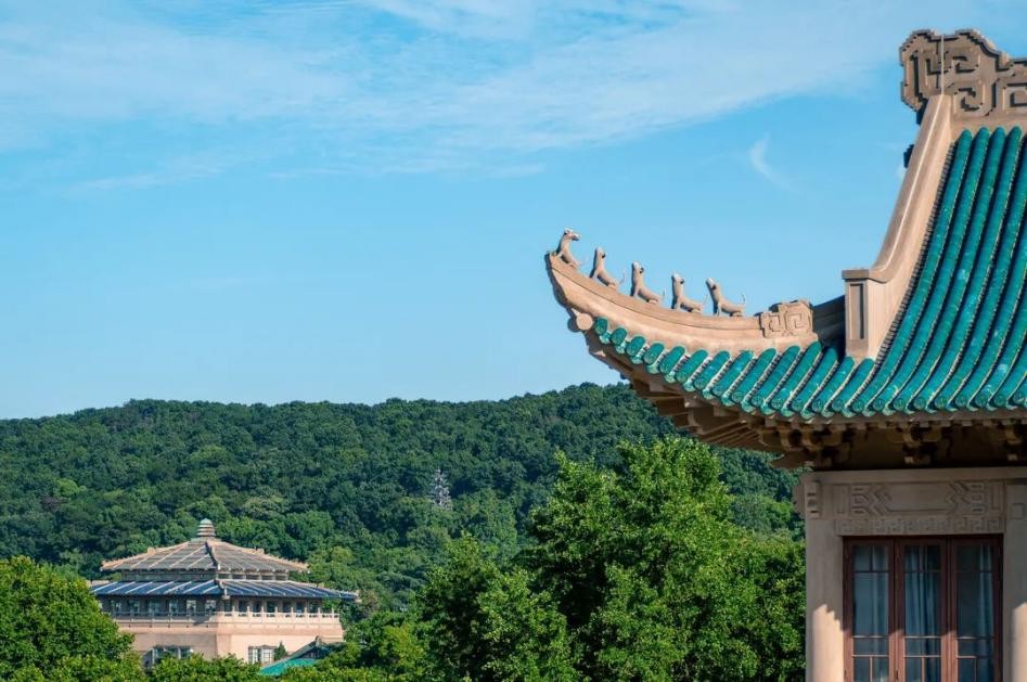 江湖风云起，群英临天下！看百卅武大，横刀立马，仗剑天涯！