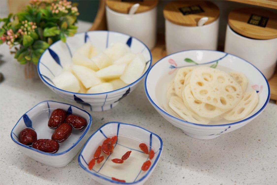 春天天气干燥煲什么汤可以滋润,冬天滋润营养又去燥的5道汤