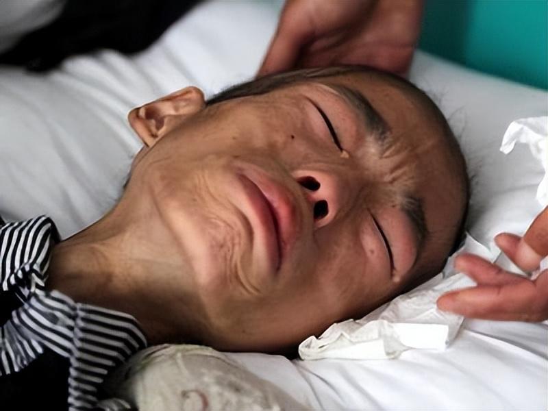 2006年广西女子给丈夫上坟时，听到丈夫叫声，开棺后丈夫死而复生