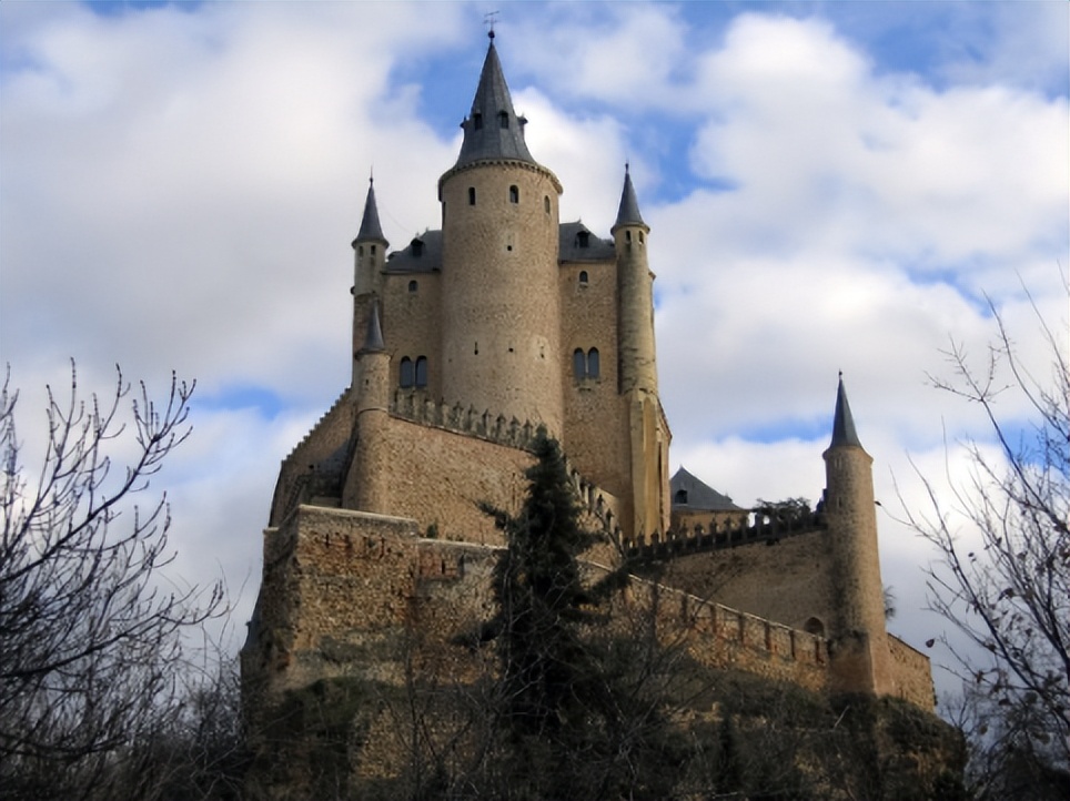 中世纪欧洲城堡防御工事体系,中世纪城堡防御系统