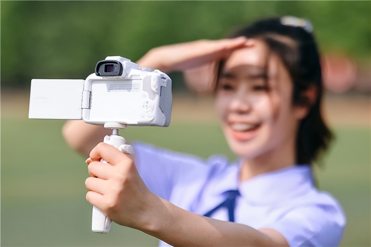 毕业季怎样拍出更美的自己?交给这三款青春专微准没错