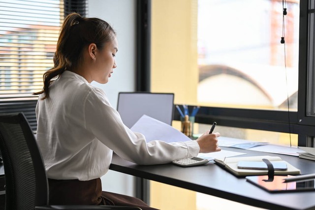 中年夫妻自媒体收入,老公做自媒体的收入