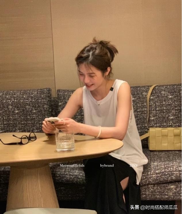 秋冬老头衫怎样搭配,老头衫都能穿出时尚感女款