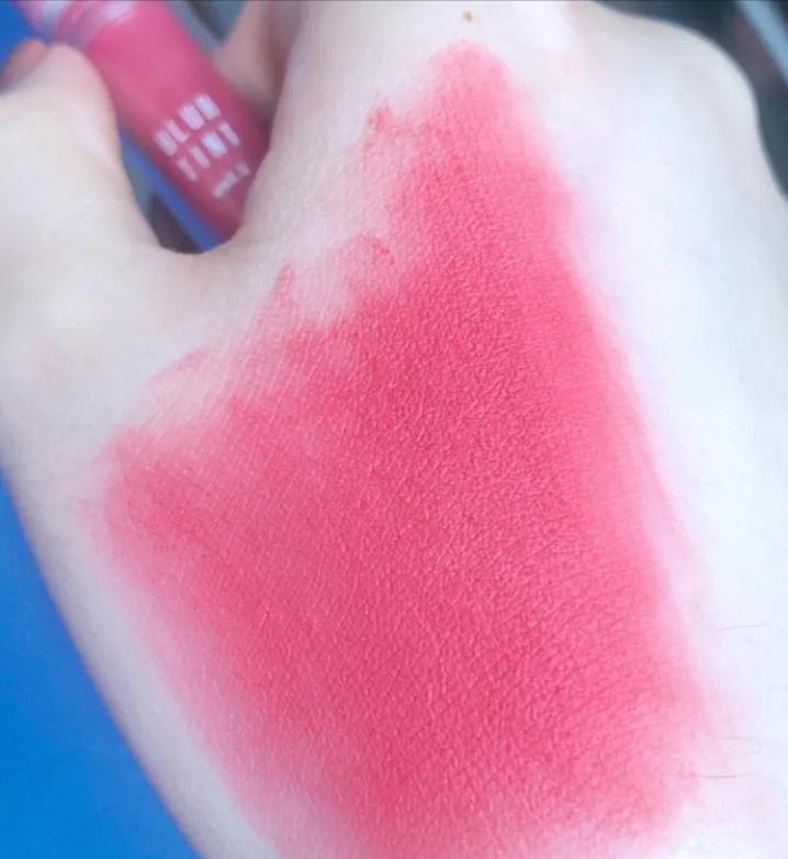 每个女生都不可能只拥有一支口红,女生一生只能买十只口红