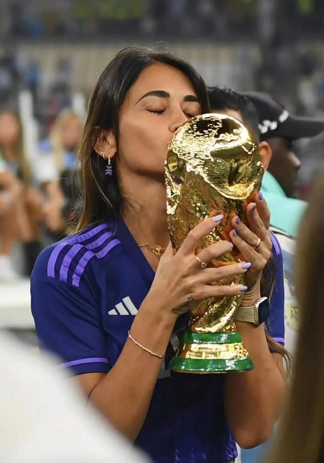 梅西与安东内拉就是童话故事,探寻梅西对安东内拉的真实感情