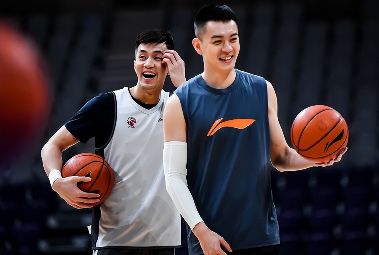 中国男篮之星周琦能接替易建联吗,周琦易建联巅峰对决cba