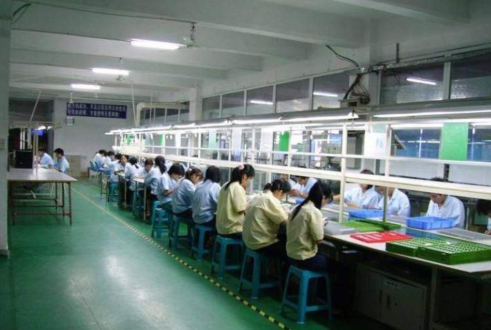 大学生暑假涌向工厂流水线，月入五六千，目标就是赚出一台iPad