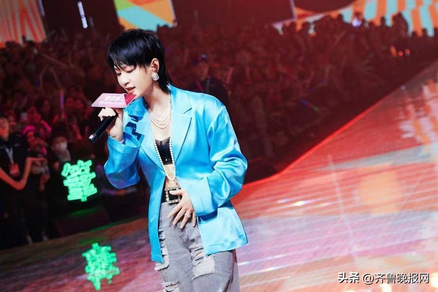 都市丽人代言人周笔畅见面会,周笔畅都市丽人代言照