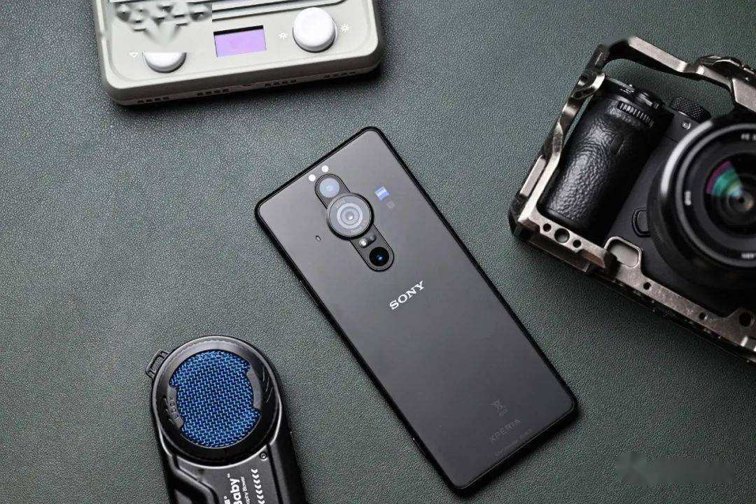 索尼“心比天高”，12GB+512GB保持在8999价位，买得起的人很少