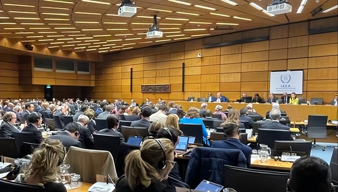 美国攻击核潜艇计划,狗咬事件国外