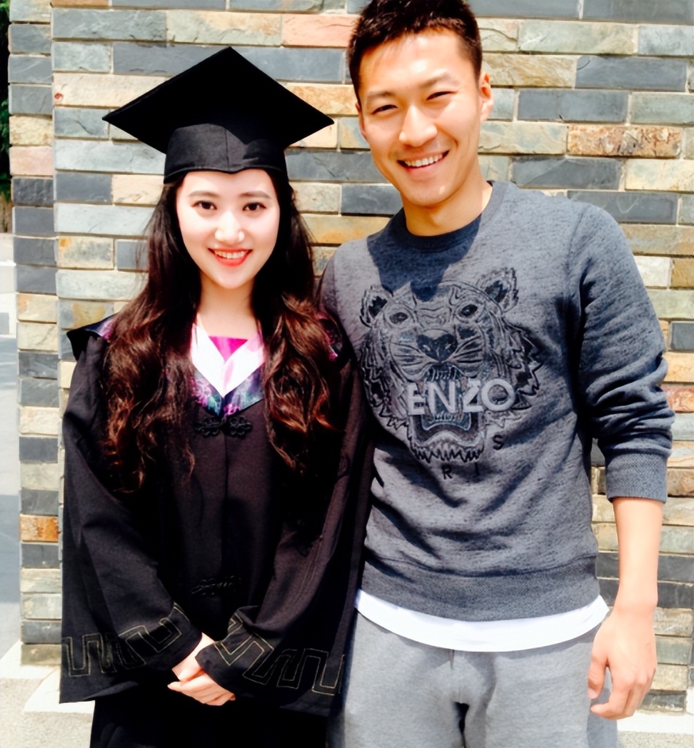 国足太太团颜值大比拼秦升,国足太太们颜值逆天