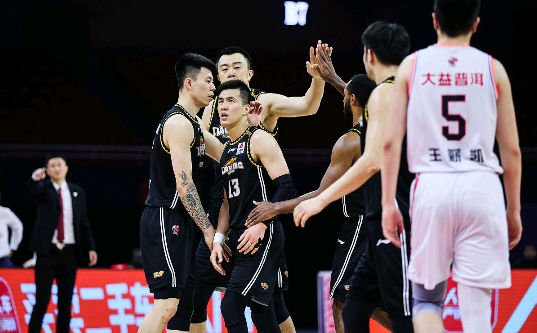 12分5板！辽宁王牌前锋首秀爆发隔扣2米12高塔杨鸣聚齐五虎上将