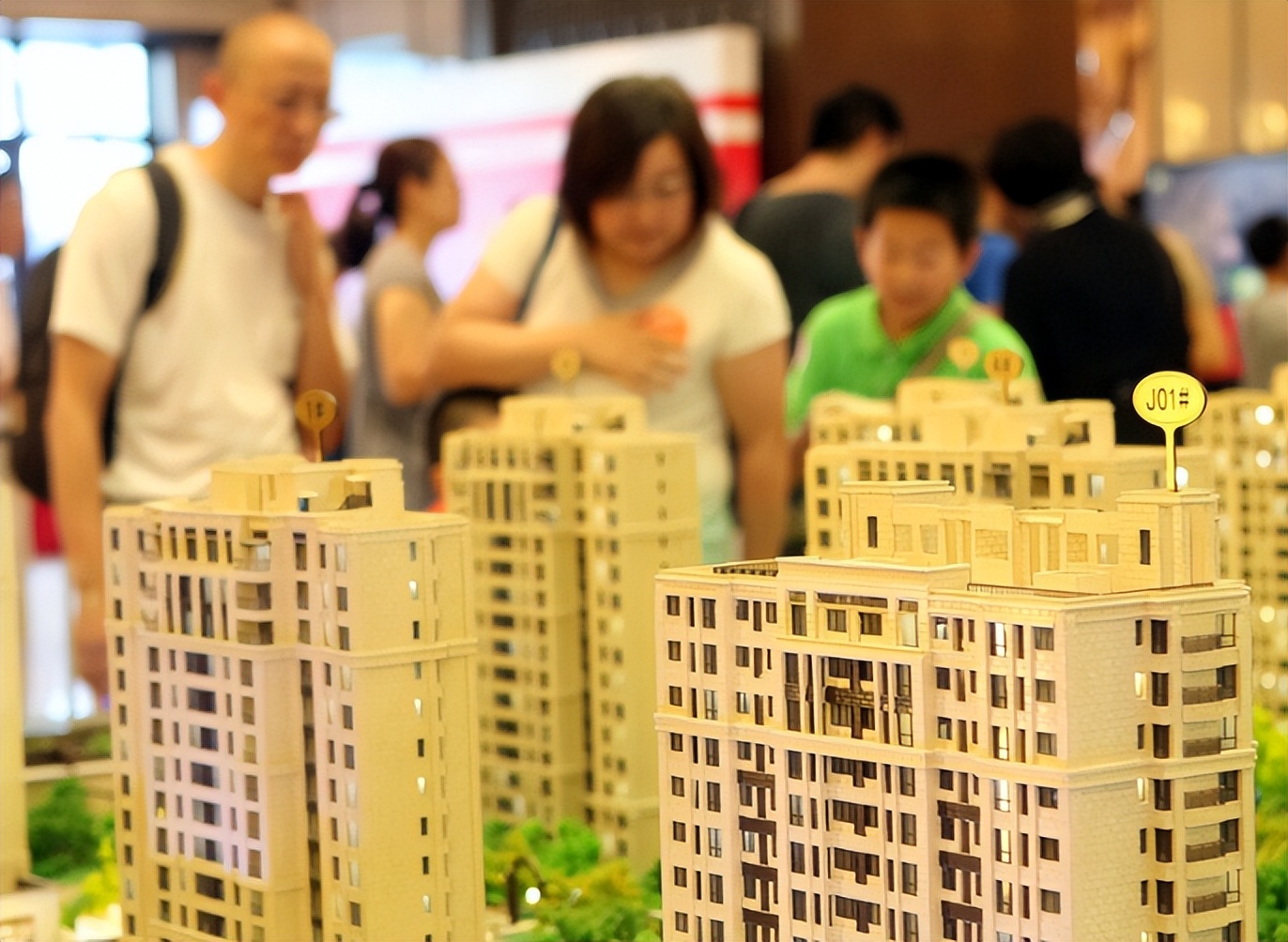 为什么不买小区靠边的房子,买房靠边位置好还是不好