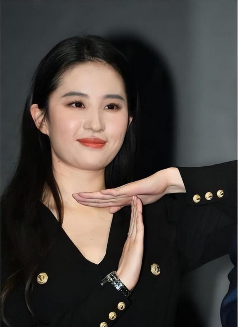 刘亦菲杨采钰比较 (刘亦菲陈金飞杨采钰微博)