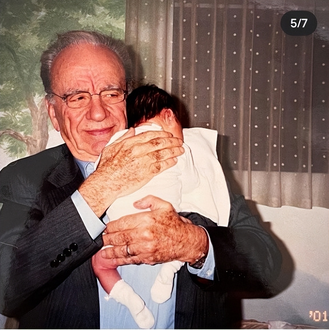 邓文迪与默多克的小女儿,邓文迪的两个女儿与默多克