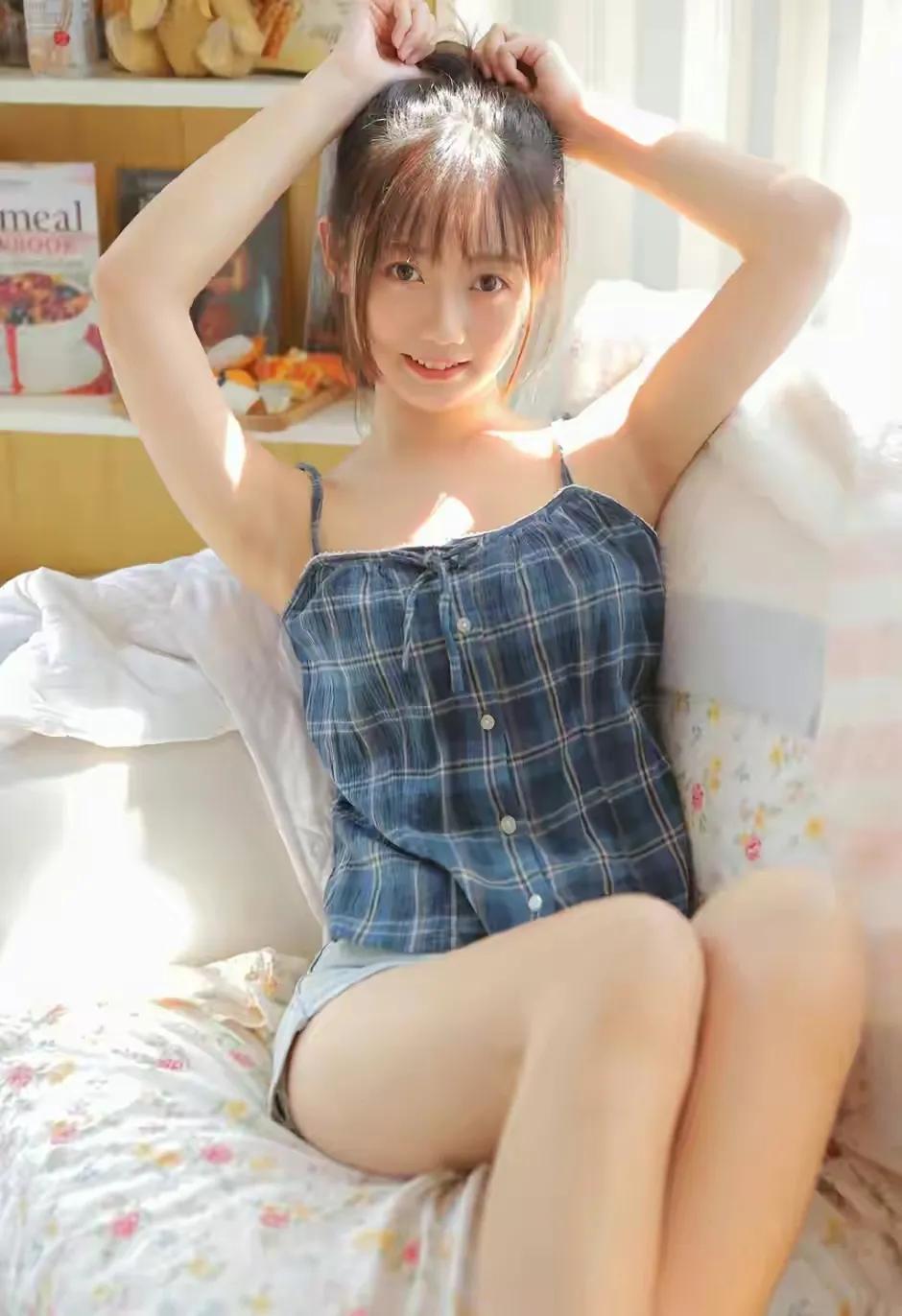 赞美女人美丽动人的诗句,形容女子妆容美丽的诗句