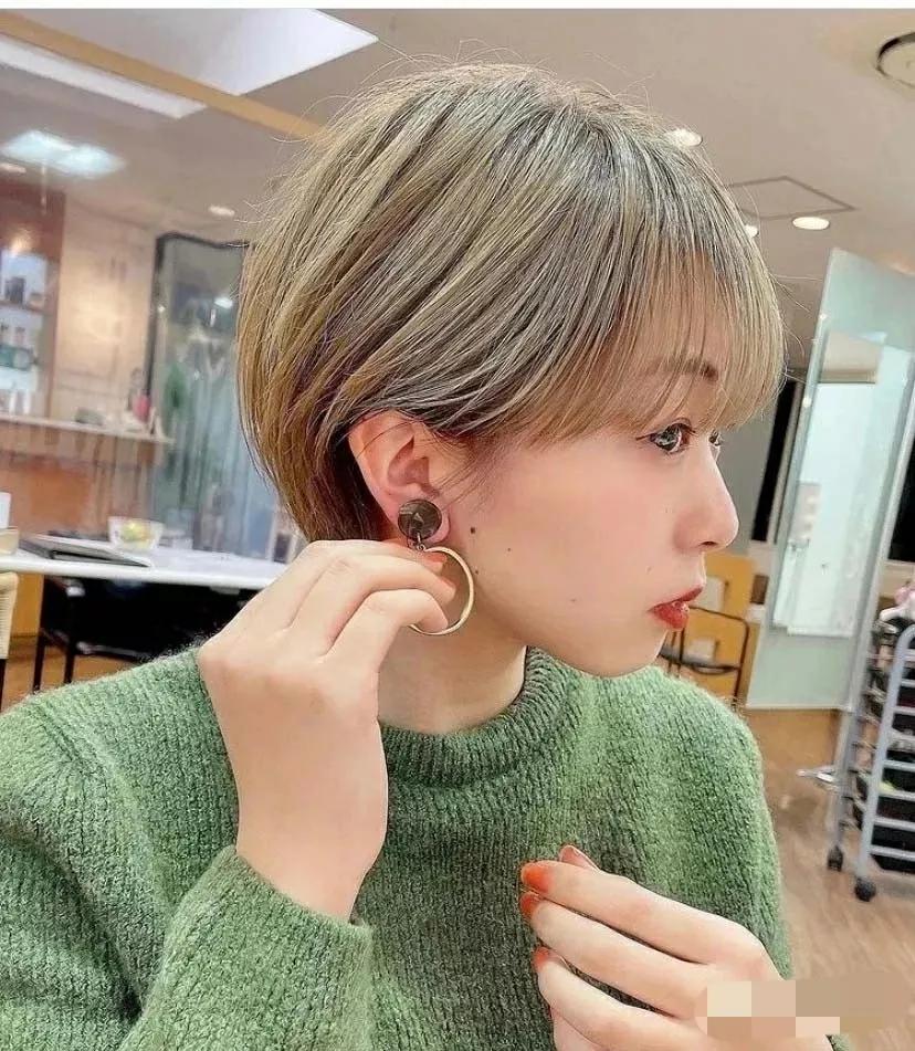 小圆脸适合剪短发吗,肉肉的小圆脸女生剪短发