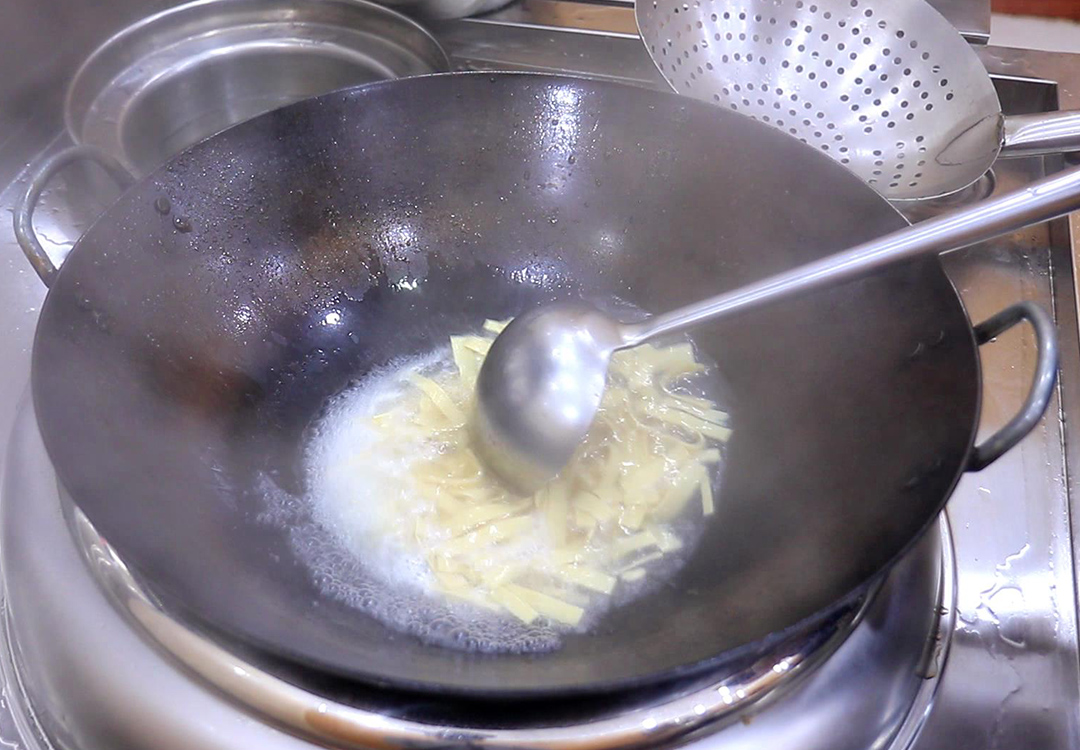 中老年人补钙吃这十种食物最有效,中老年人喝牛奶还是奶粉补钙好