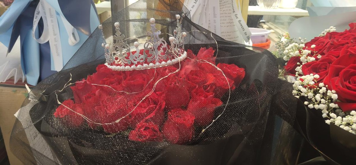 “5·20”鲜花市场:钢丝球花束、香烟花束演绎“来自郑州的浪漫”