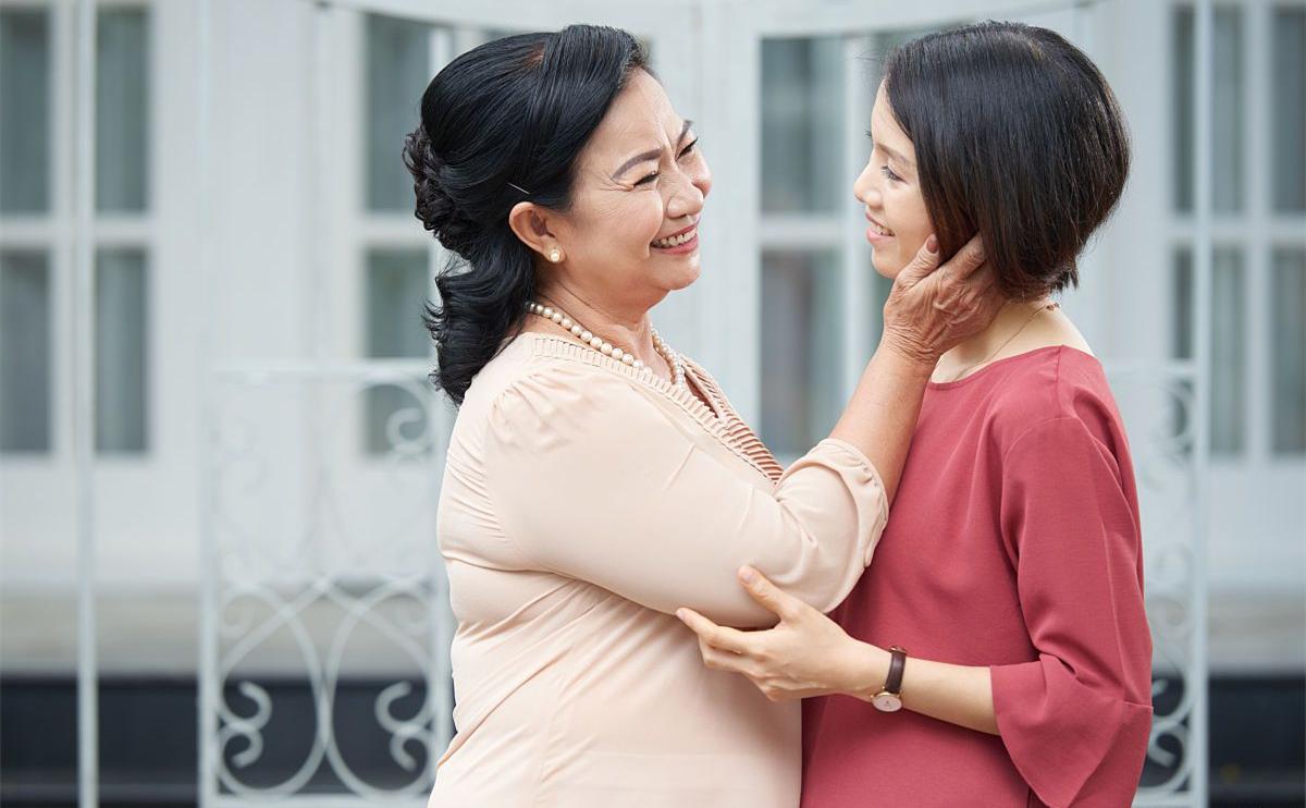 儿子四十岁还在家啃老,儿子快四十还在家啃老