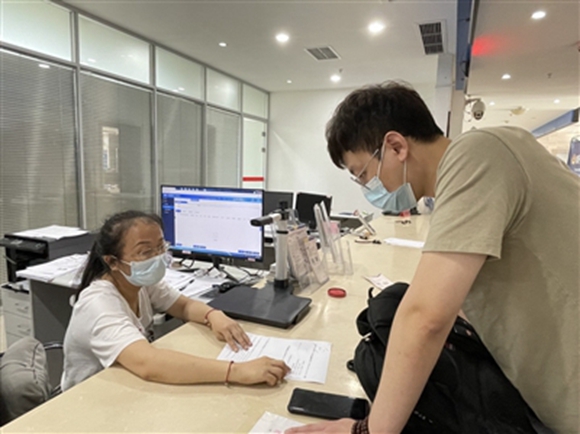 改名后身份证没拿到怎么改驾驶证,身份证改名后可以再改回曾用名吗