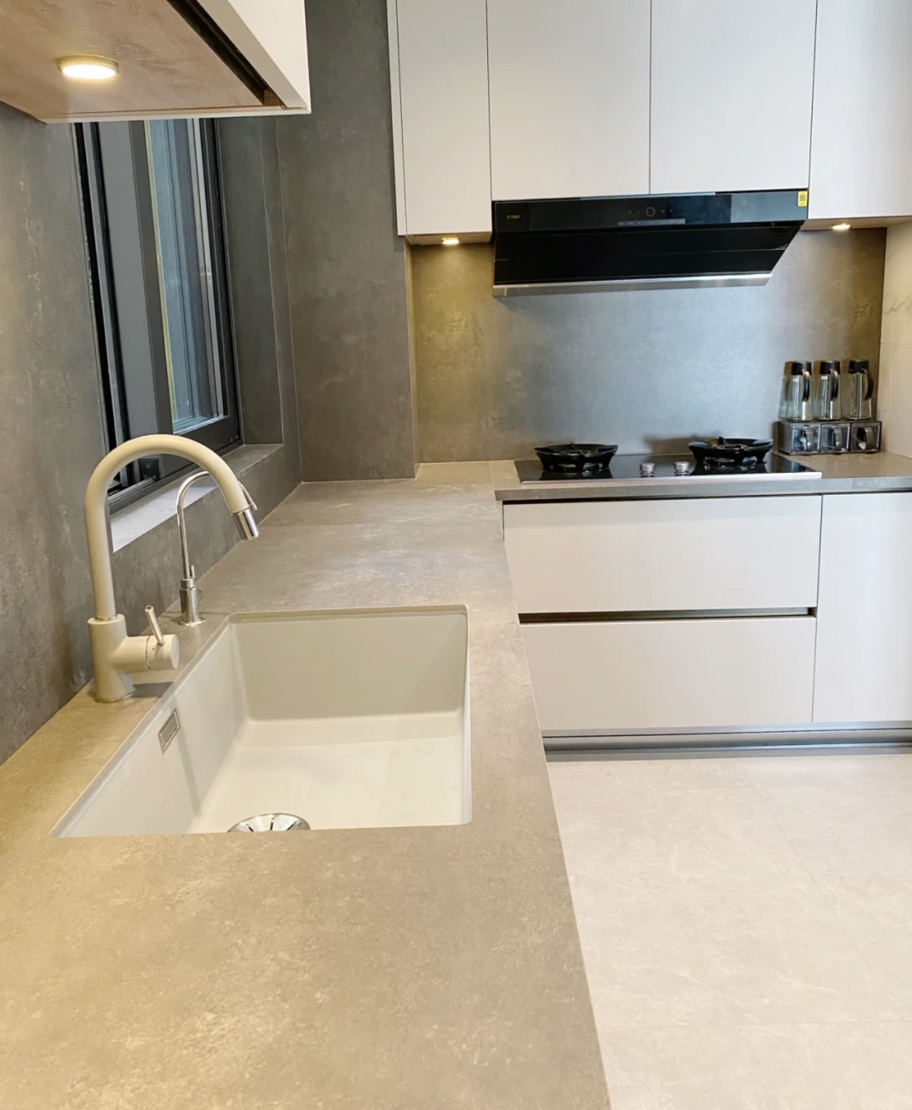 橱柜不做背板怎么处理,橱柜不做下沿注意事项