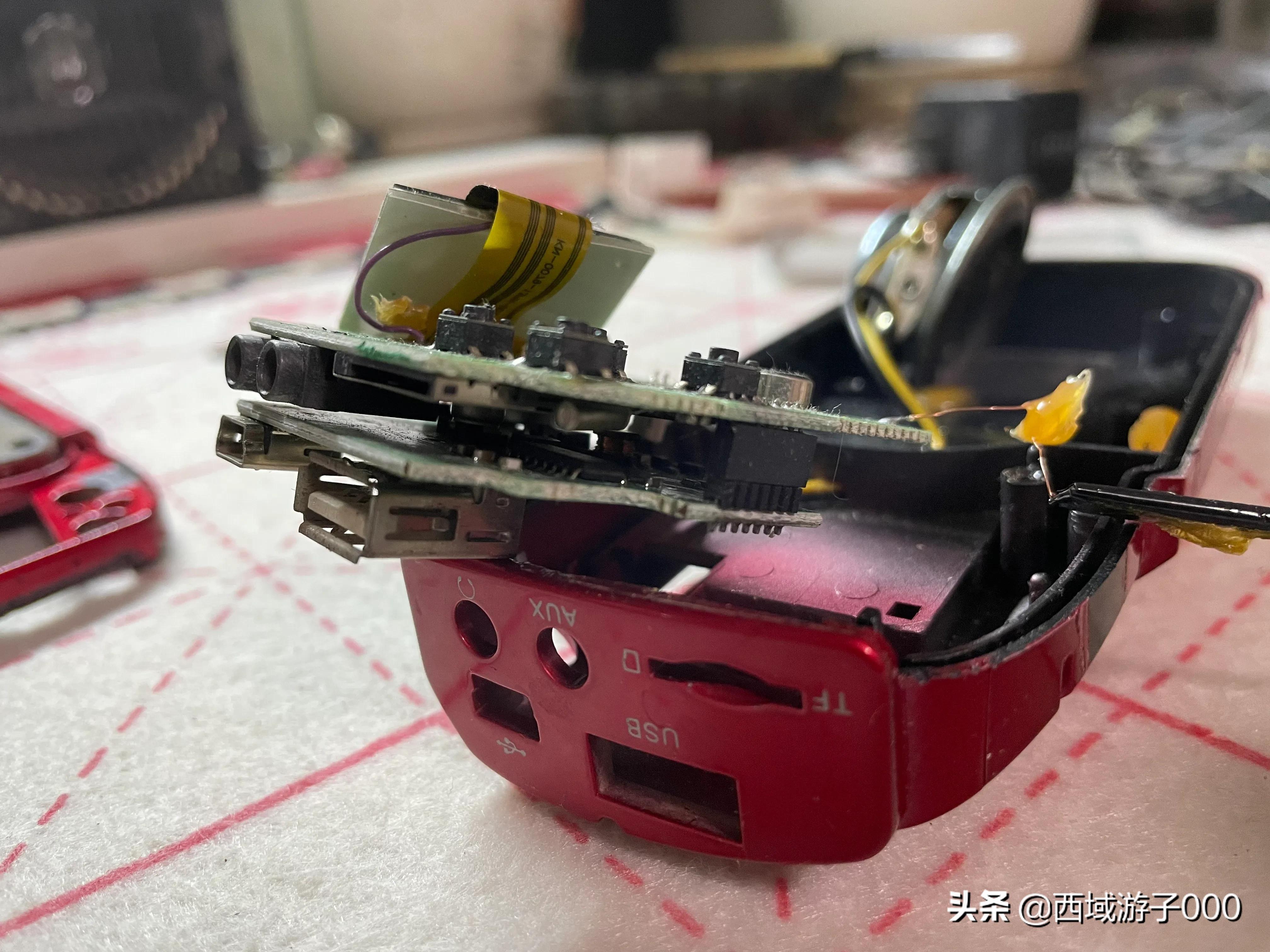 拆解旧收音机教程-里面全是宝贝（不能丢哟）