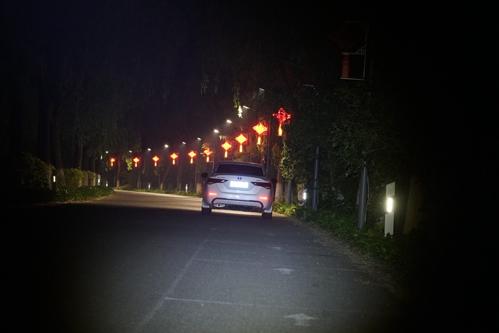 点亮多彩夜晚，让灯光随音而动，纳拓户外12合1雷鸣音乐手电