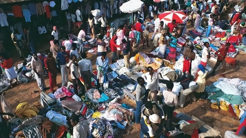 娼墝杩愬姩鏍℃湇,娼墝鏍℃湇