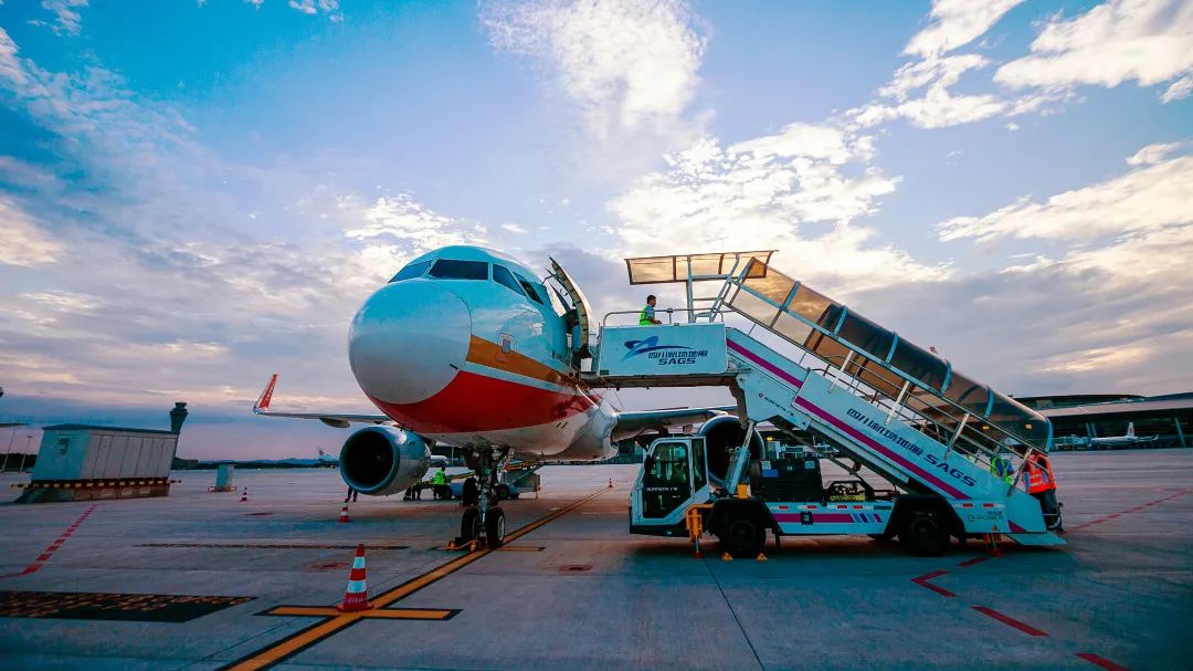 涨知识飞机为什么要过水门,上飞机时手机关机还是开飞行模式