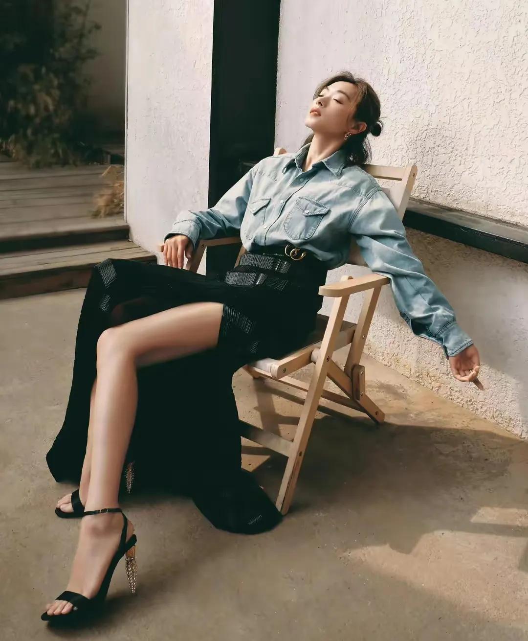 万茜高开叉裙造型图文,万茜穿高开叉长裙单人超美图片