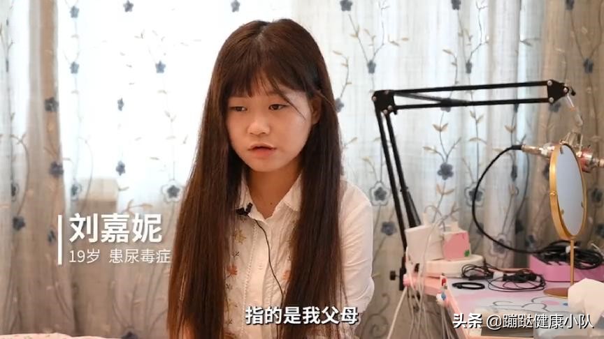 尿毒症女孩被父母抛弃男朋友照顾,19岁女孩尿毒症被亲生父母抛弃