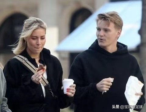 厄德高与女友,厄德高女友