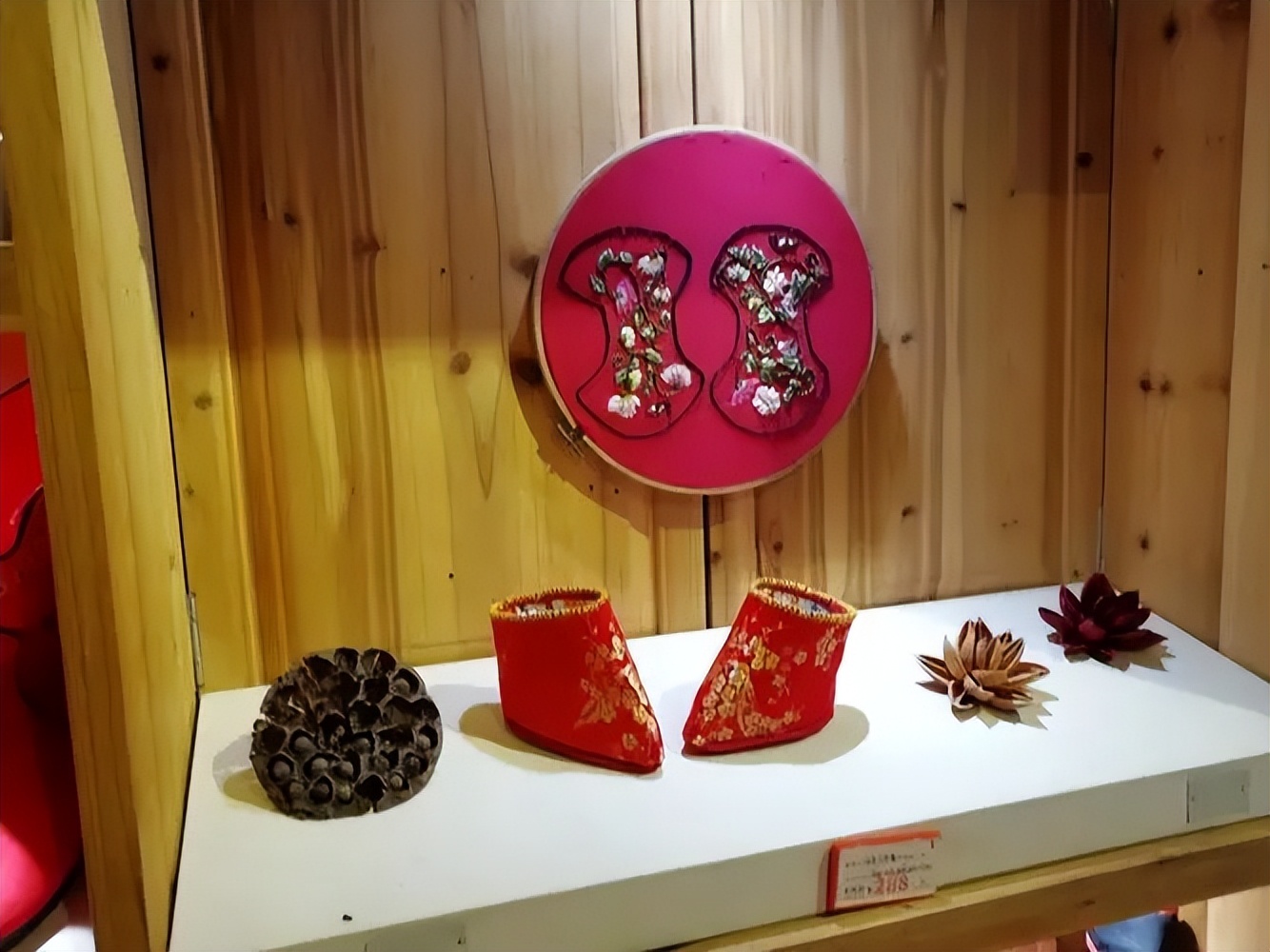 古人为什么追求小脚,小脚那么丑为什么古人喜欢