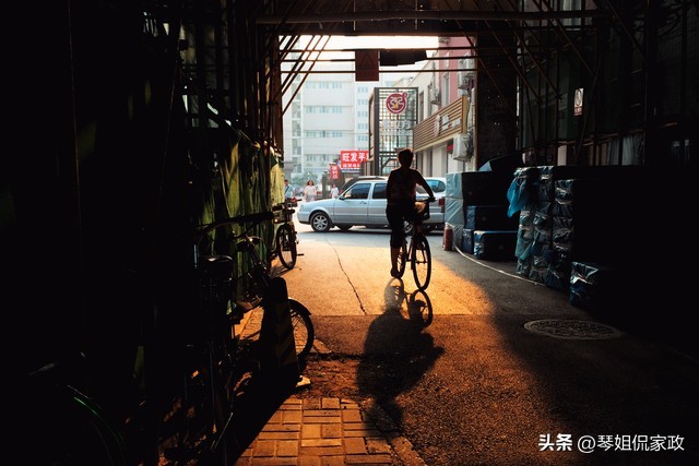 年龄超龄换身份证打工,改小身份证打工违法吗