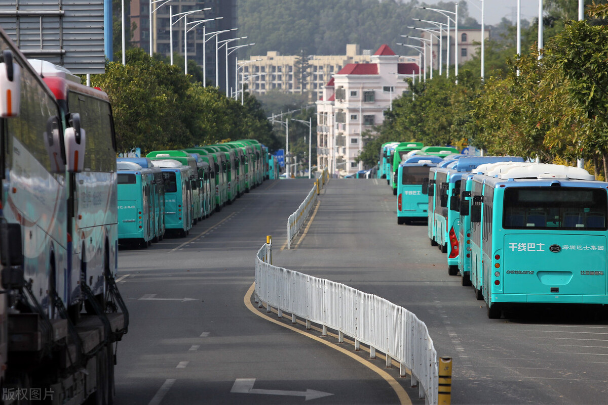 在大城市工作好还是小城市生活好,为什么年轻人在大城市工作生活