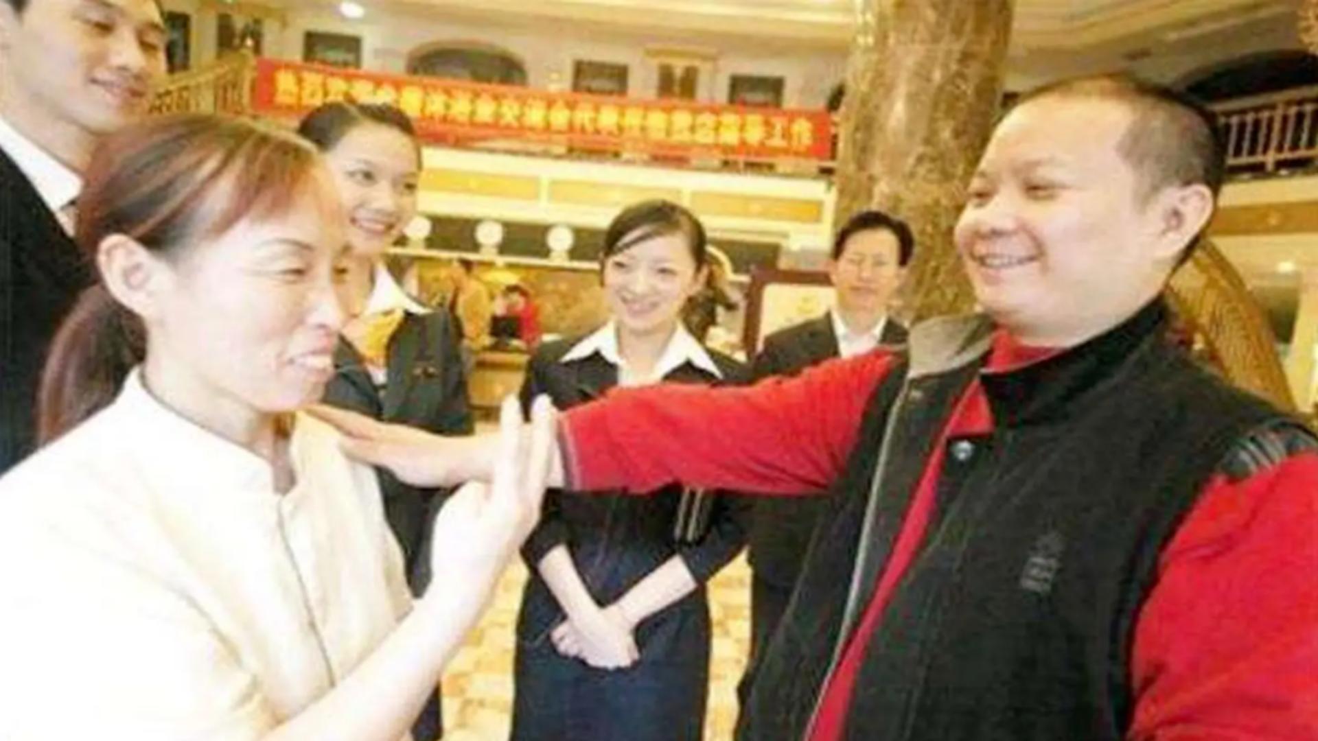 重庆一老板向14名员工借1500万,重庆老板给百位员工百江景豪宅