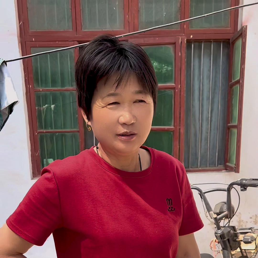 妹妹去年就想开服装店，去年没开成，带口罩原因，今年她又...