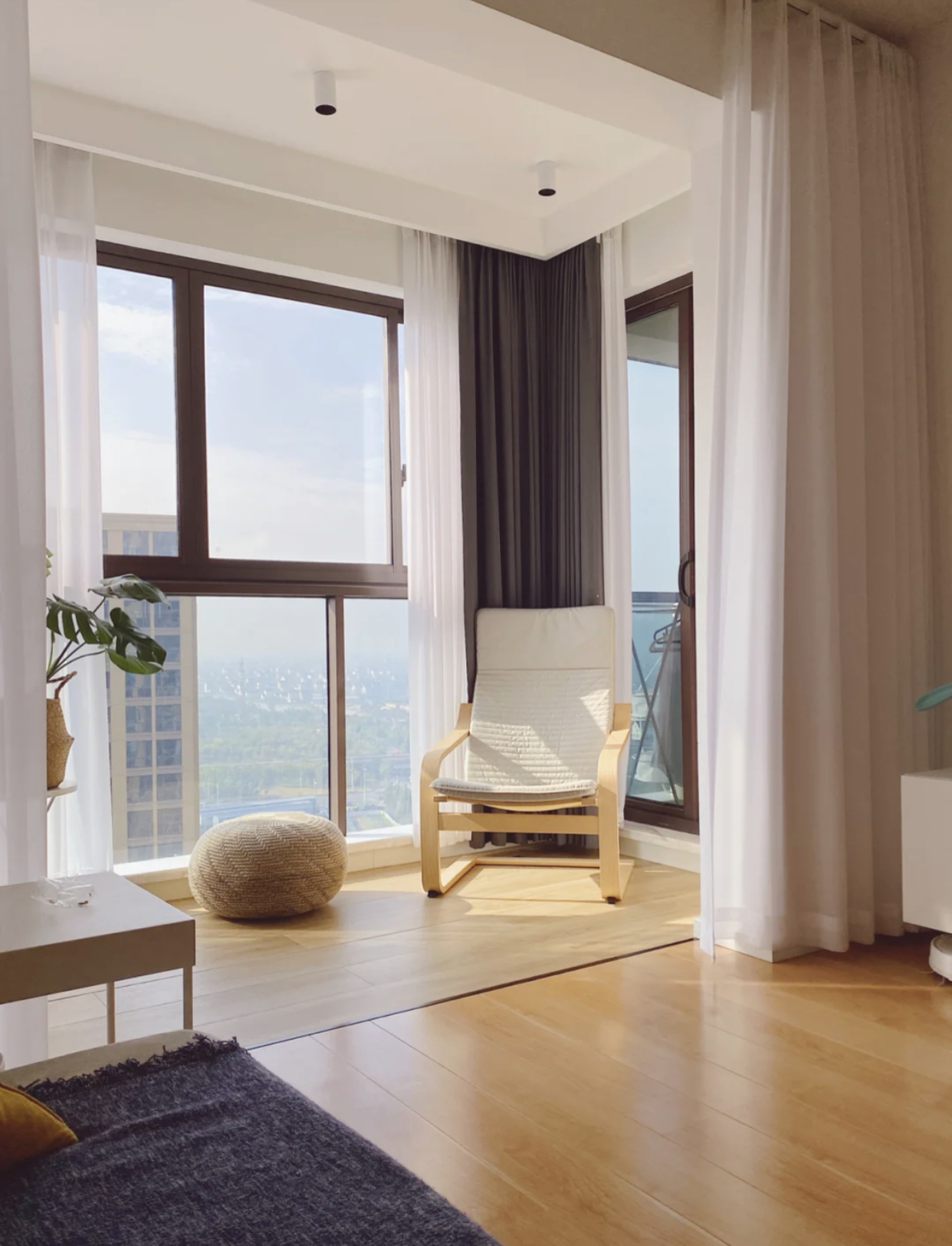 阳台打通还是装推拉门,阳台和阳台之间要用推拉门吗