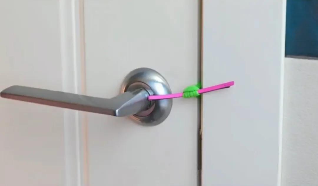 垃圾桶盖子太脏怎么开,隐藏垃圾袋的小窍门