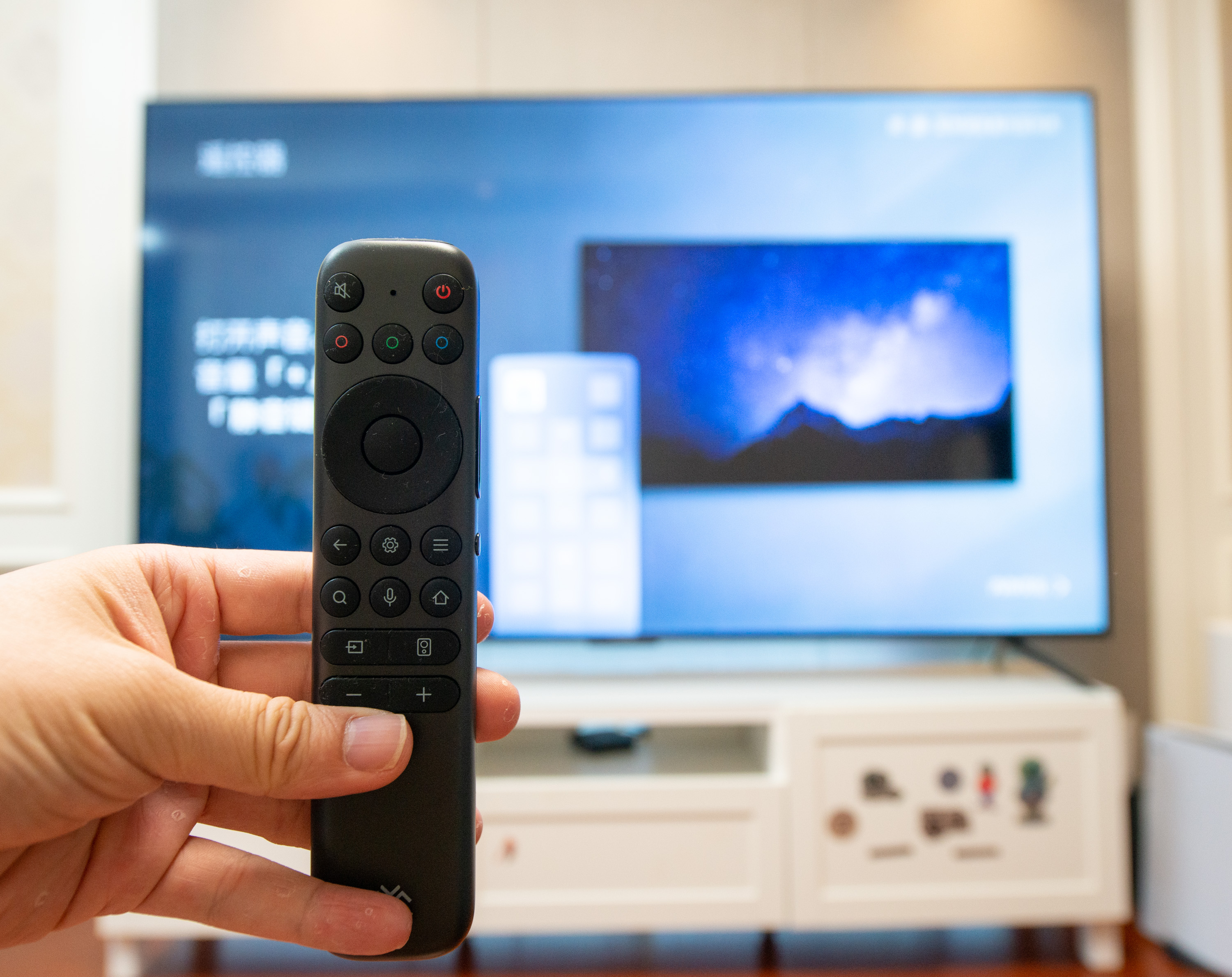 家里电视碎屏了,才让我有机会做了两台7k价位85英寸电视机横评