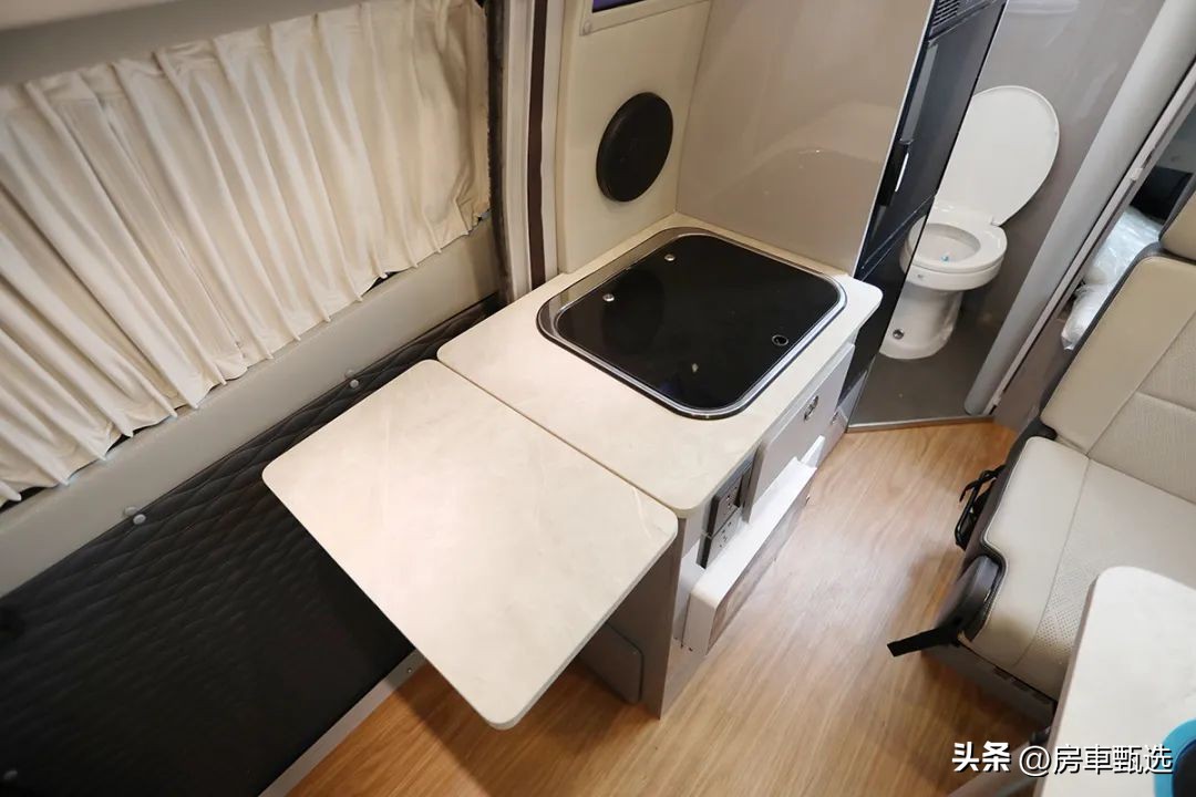 福特新全顺升顶商旅房车,福特新全顺2023款旅居房车