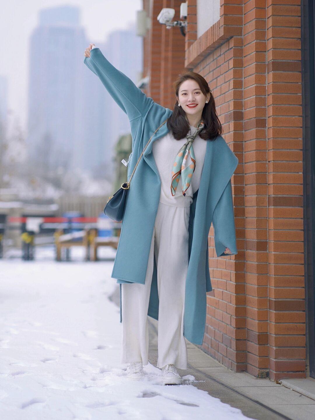 适合40+女性的大衣搭配，过年走亲戚倍有面子，年纪越大越合适